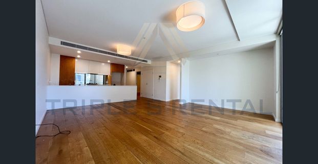 Stylish 3 Bedroom Apartment Now For Rent!!! - Photo 1