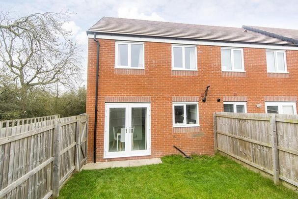 3 bedroom end of terrace house to rent - Photo 1