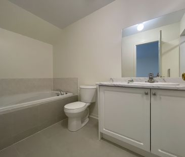 For Lease - 61 William F Bell Parkway, Richmond Hill, Ontario - Photo 4