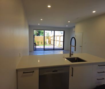Modern 2-Bedroom Townhouse in Christchurch City Centre – $580 per Week - Photo 3