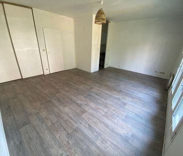 À LOUER – Studio de 35 m², Rue Michel Servet – PORT DE LILLE réf 77... - Photo 3