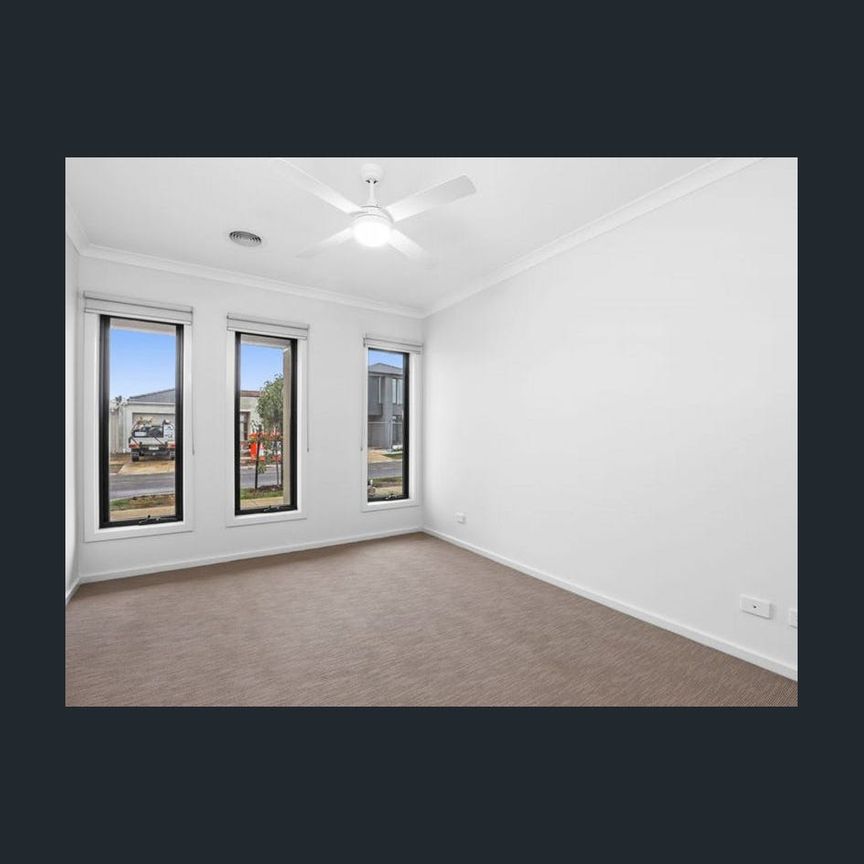 Comfortable and modern three bedroom home! - Photo 1