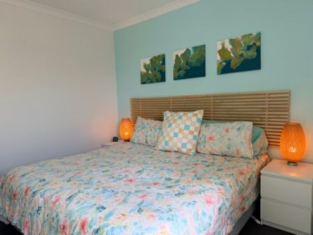 Beautiful, Modern Fully Furnished Home - Short Term Rental - Photo 5