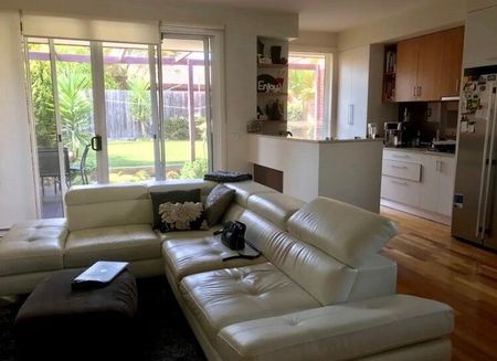 Caulfield South - Photo 2