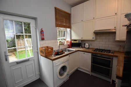 2 bedroom end of terrace house to rent - Photo 5