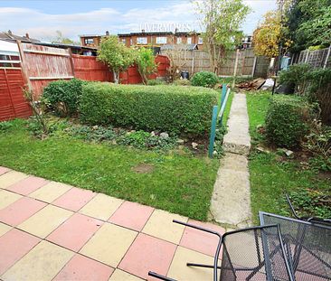 3 bedroom Semi-Detached House to let - Photo 6