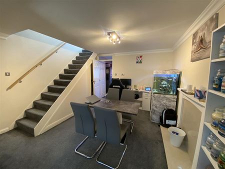 2 bedroom House To Let - Photo 4