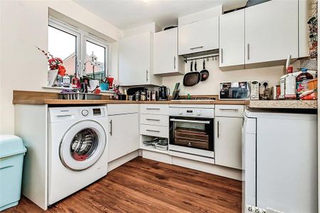 3 bedroom semi-detached house to rent - Photo 4