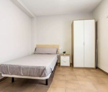 Single Bed in Rooms for rent in a renovated 4-bedroom apartment in ... - Photo 6