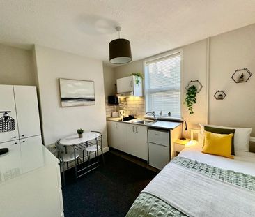 Room in a Shared House, Bedford Road, RG1 - Photo 1