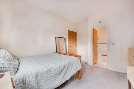 2 Bed Flat, Horatio House, SW19 - Photo 4
