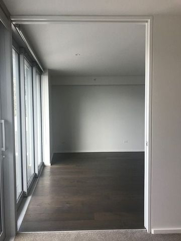 Stylish Newmarket 1BR Apt w/ Parking - Photo 3