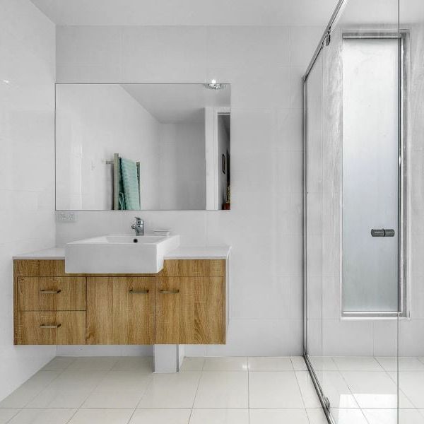 Modern 3-Bedroom Townhouse in Prime Morningside Location - Photo 1