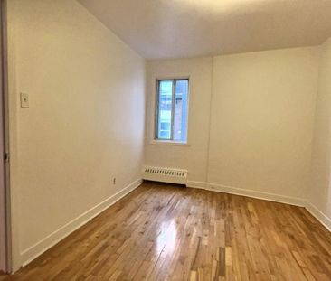 1 CH - 1 SDB - Montréal - $1,200 /mo - Photo 3