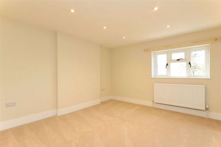 A wonderful 3 bedroom detached property to rent at Welford, approximately 7 miles north of Newbury. - Photo 4