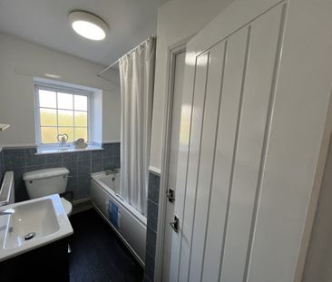 2 bed Terraced - To Let - Photo 3