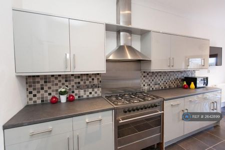 1 bedroom in a house share to rent - Photo 5