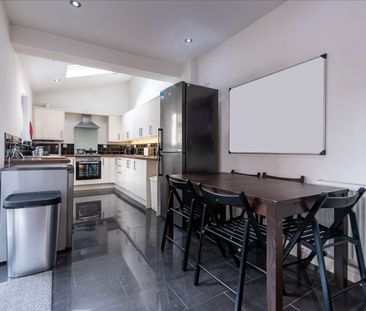 6 Bedroom Student Home. All Bills included. 51 week tenancy - Photo 3