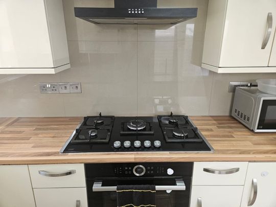 3 Bed Semi-Detached House, Gloucester Road, CR0 - Photo 1