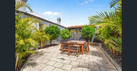 Quiet 2x1 townhouse with TWO courtyards + lush communal garden - Photo 5