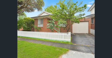 Beautiful 2-Bedroom Home with Private Driveway in Ringwood - Photo 3