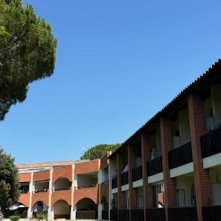 Location Appartement P1 Meublé + Parking rénové(e) Nimes - Photo 1