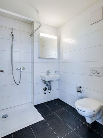 Light-flooded attic apartment that leaves little to be desired - Photo 4