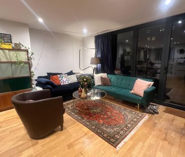 3 Bed Semi-Detached House, Searles Close, SW11 - Photo 3