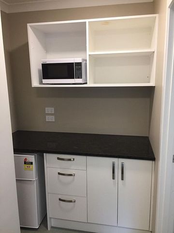 Charming 1BR Unit in Frankton! - Photo 3