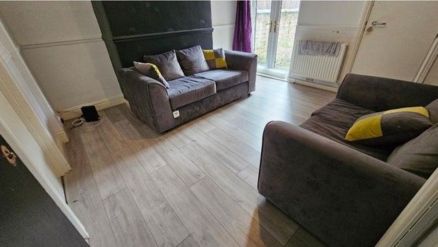 4 bedroom house of multiple occupation to rent - Photo 1