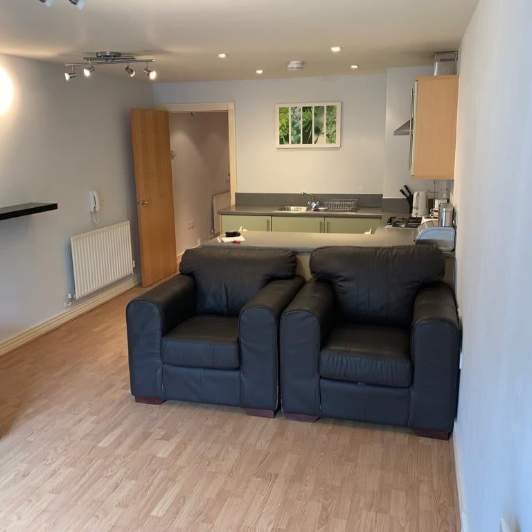 1 Bed Flat, Birmingham City Centre, B16 - Photo 1