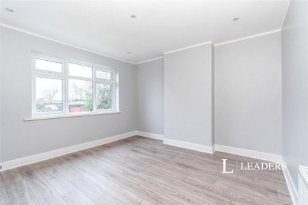 3 bedroom semi-detached house to rent - Photo 3