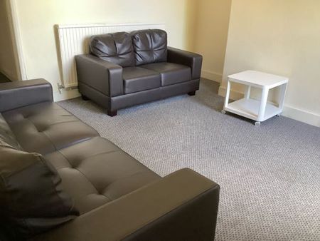 2 Bedroom Terraced To Rent in Nottingham - Photo 3
