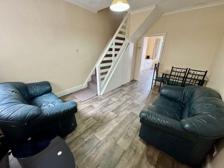 2 bedroom terraced house to rent - Photo 3
