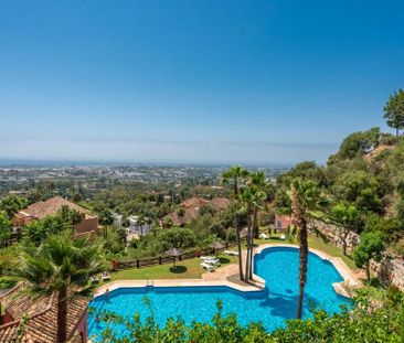 Luxury Apartment for rent in Benahavís, Spain - Photo 3