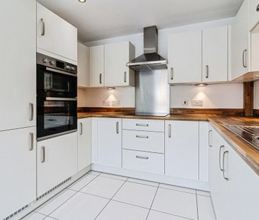 3 bedroom semi-detached house to rent - Photo 3