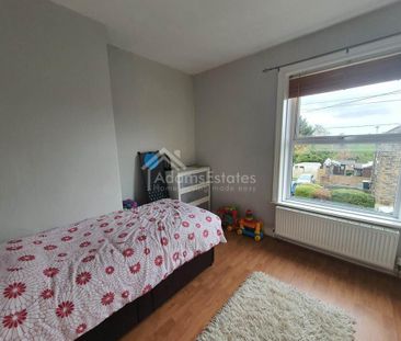 3 bedroom end of terrace house to rent - Photo 3