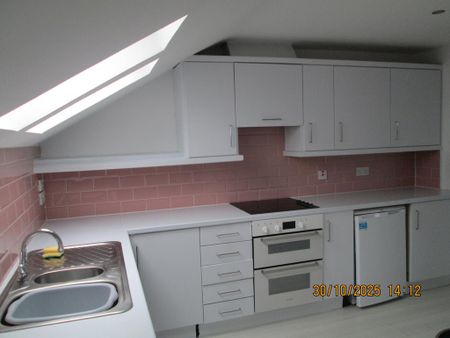 2 bedroom flat to rent - Photo 4