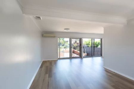 Spacious freestanding 3 bedroom house - Photo 4