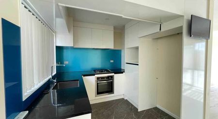 Fabulous 3 Bedroom Two Level Townhouse - Photo 4
