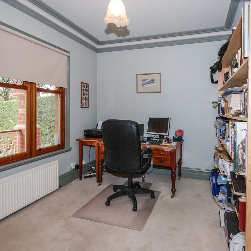 Stunning 4-Bedroom Property! - Photo 1