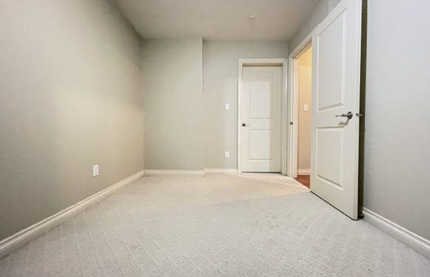 North Vancouver Pemberton Heights 2 Bedrooms Basement for Rent - Photo 1