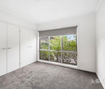 Townhouse close to everything! - Photo 2