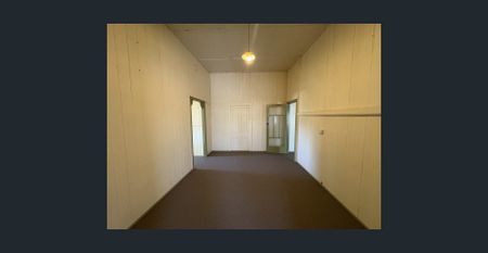 Spacious Unit - Photo 5