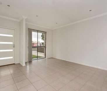 Perfect Townhouse! - Photo 6