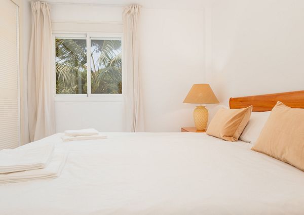 Apartment, close to beaches, restaurants and supermarkets, in urb. Marbella Park Beach, Elviria