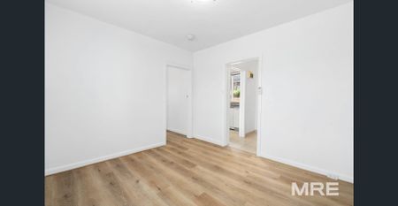 Quiet charm meets city access - Photo 3