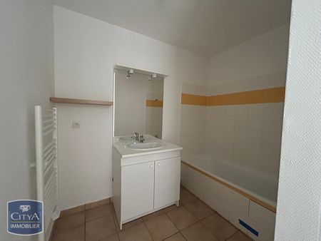 Location Maison 3 pièces 70m² MERCUES 46090 - Photo 4