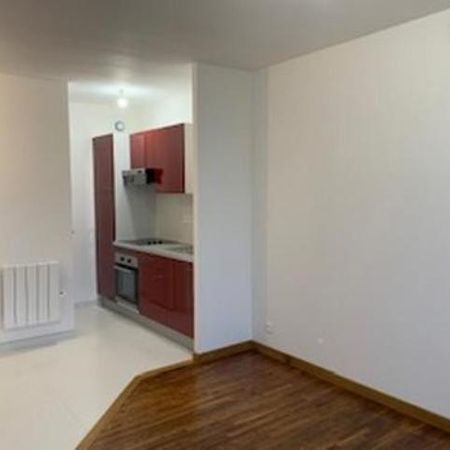 Au 1er étage, appartement t2 en duplex refait à neuf - Photo 3