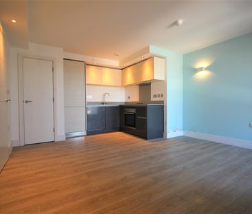 2 bed flat to rent in Station Road, Edgware, HA8 - Photo 4